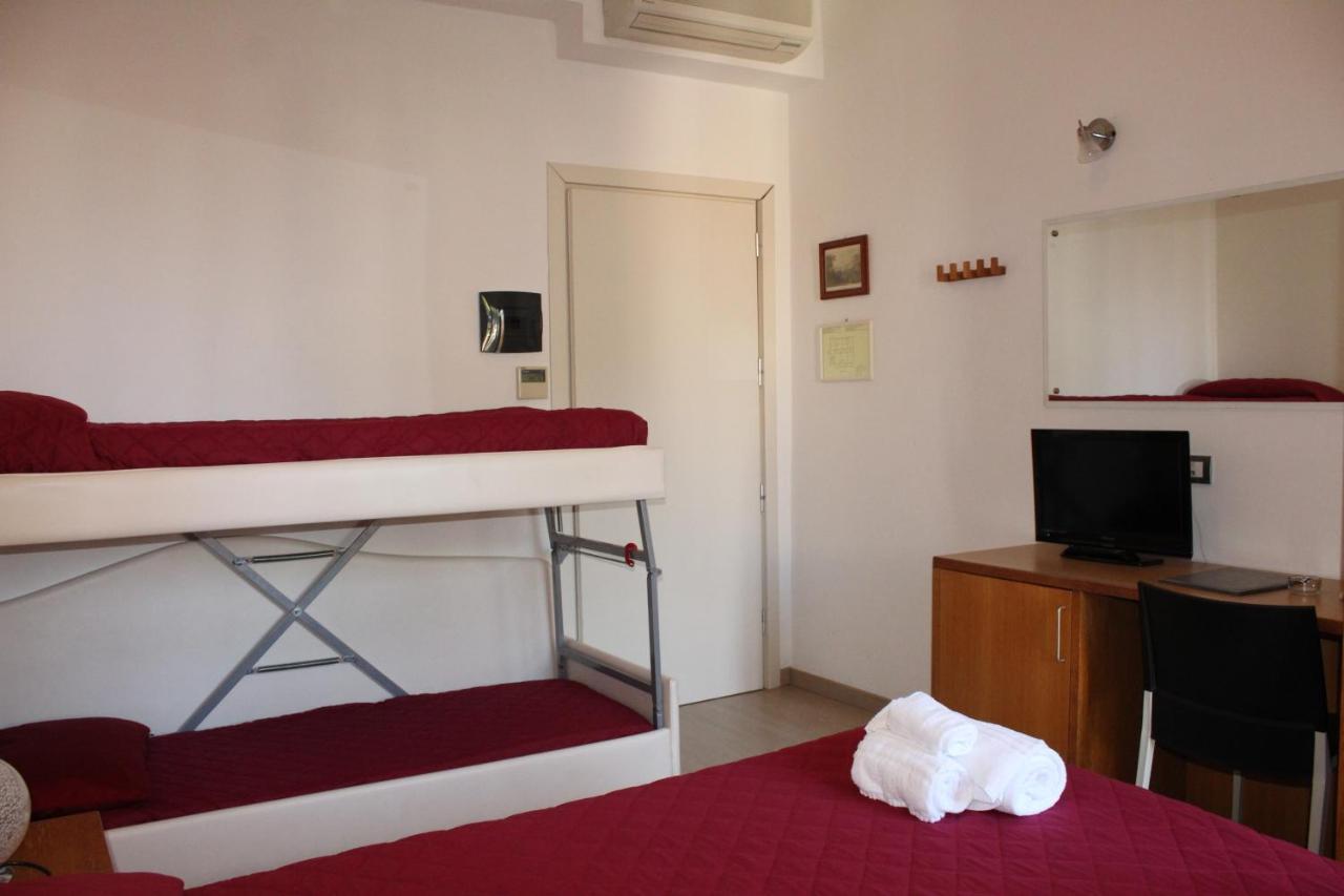 Hotel Morolli Rimini Bagian luar foto