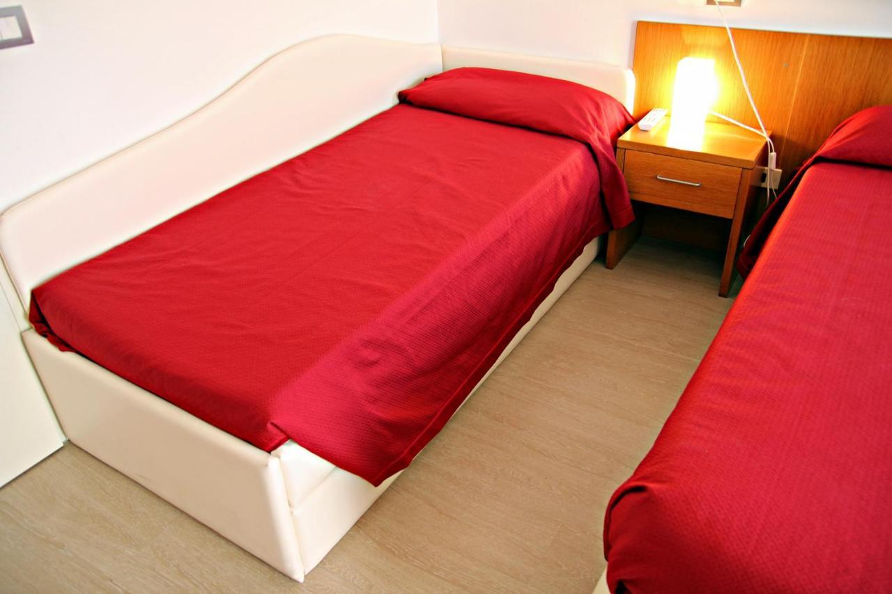 Hotel Morolli Rimini Bagian luar foto
