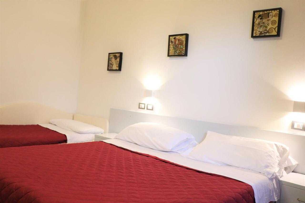Hotel Morolli Rimini Bagian luar foto