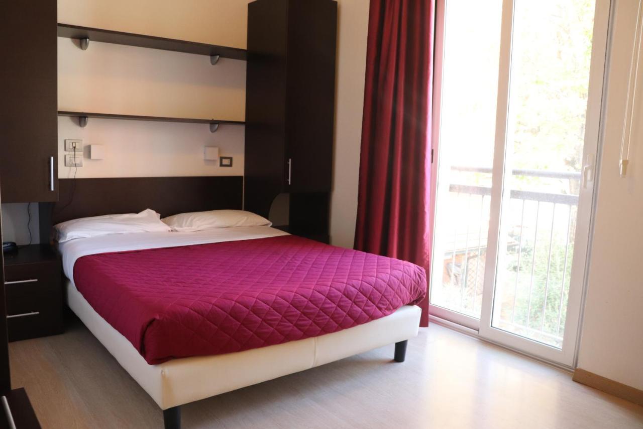 Hotel Morolli Rimini Bagian luar foto