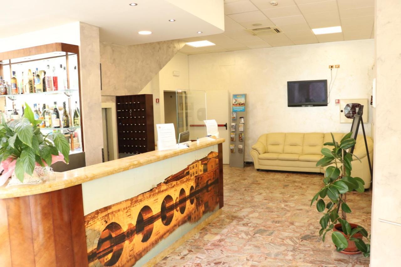 Hotel Morolli Rimini Bagian luar foto