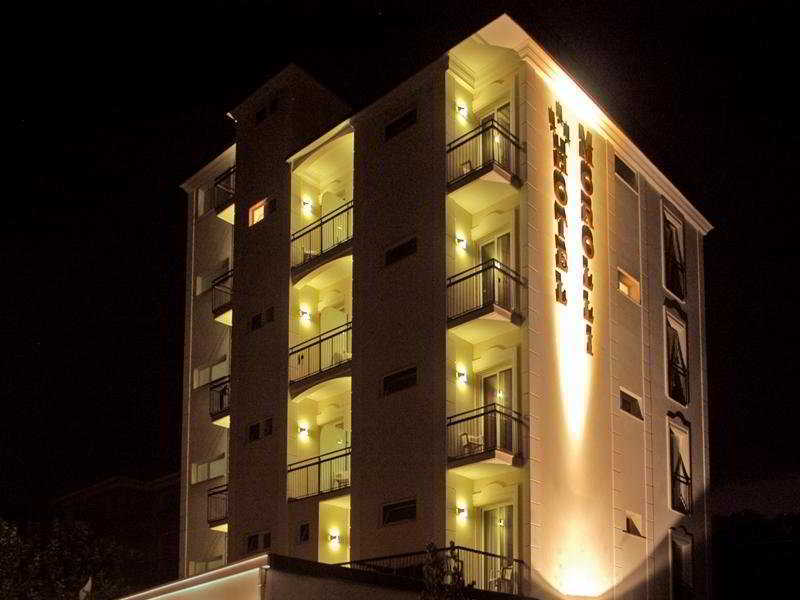 Hotel Morolli Rimini Bagian luar foto
