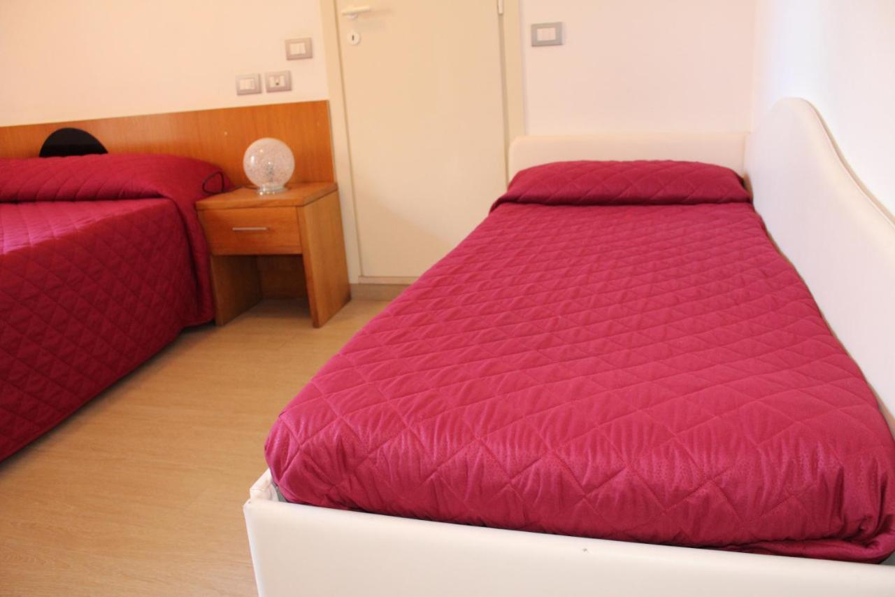 Hotel Morolli Rimini Bagian luar foto