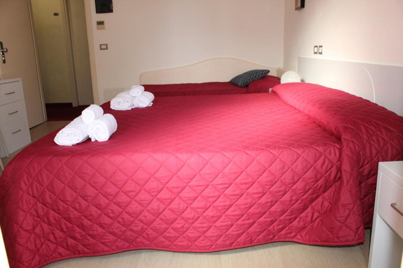Hotel Morolli Rimini Bagian luar foto