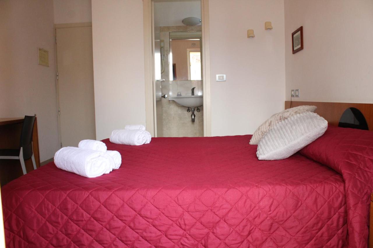 Hotel Morolli Rimini Bagian luar foto
