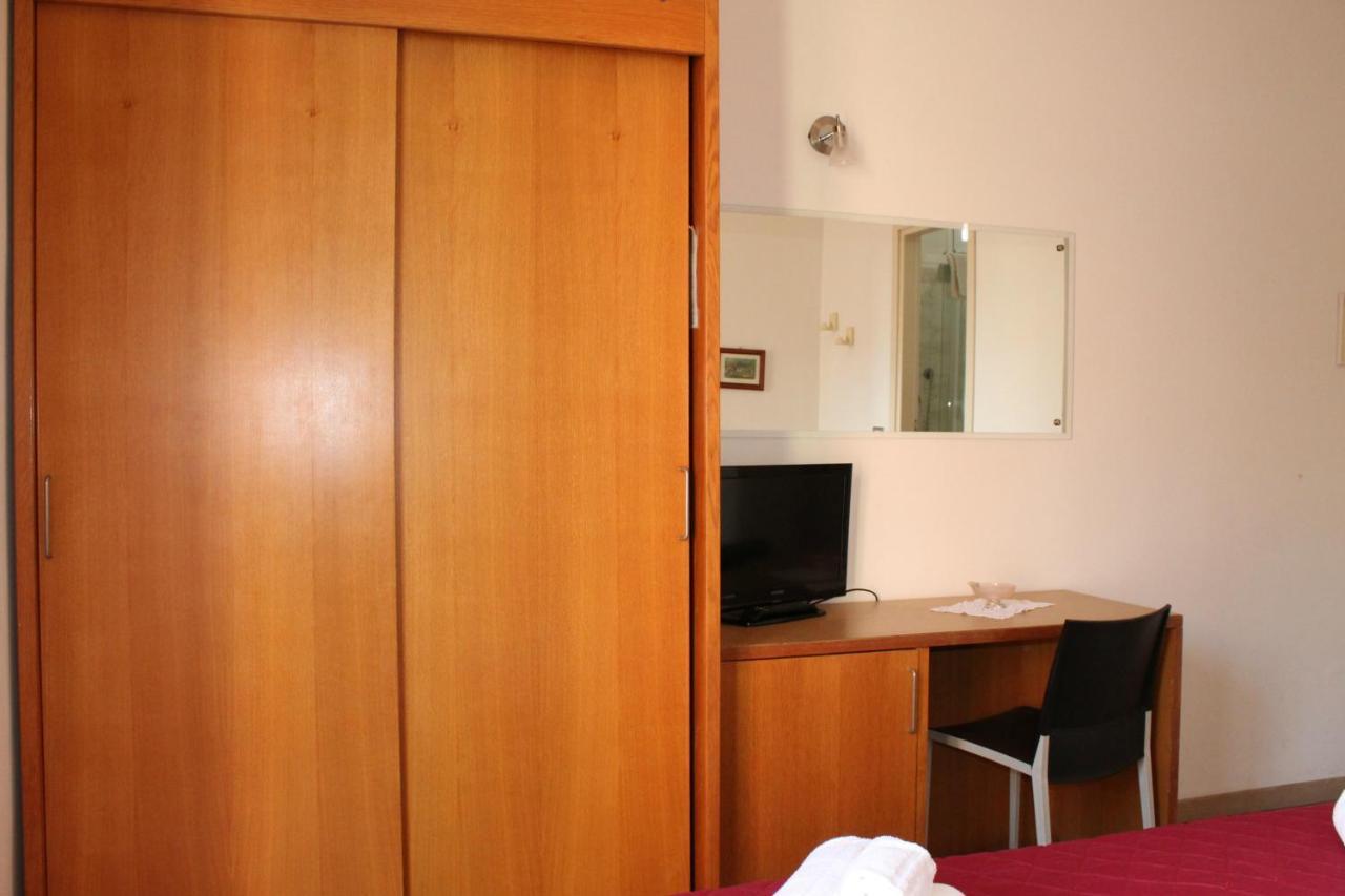 Hotel Morolli Rimini Bagian luar foto