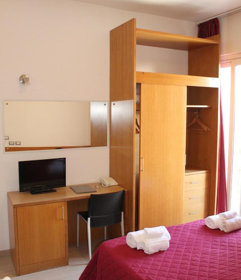 Hotel Morolli Rimini Bagian luar foto