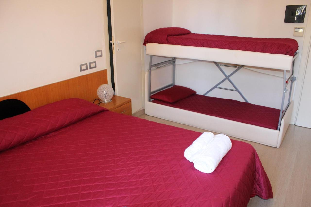 Hotel Morolli Rimini Bagian luar foto