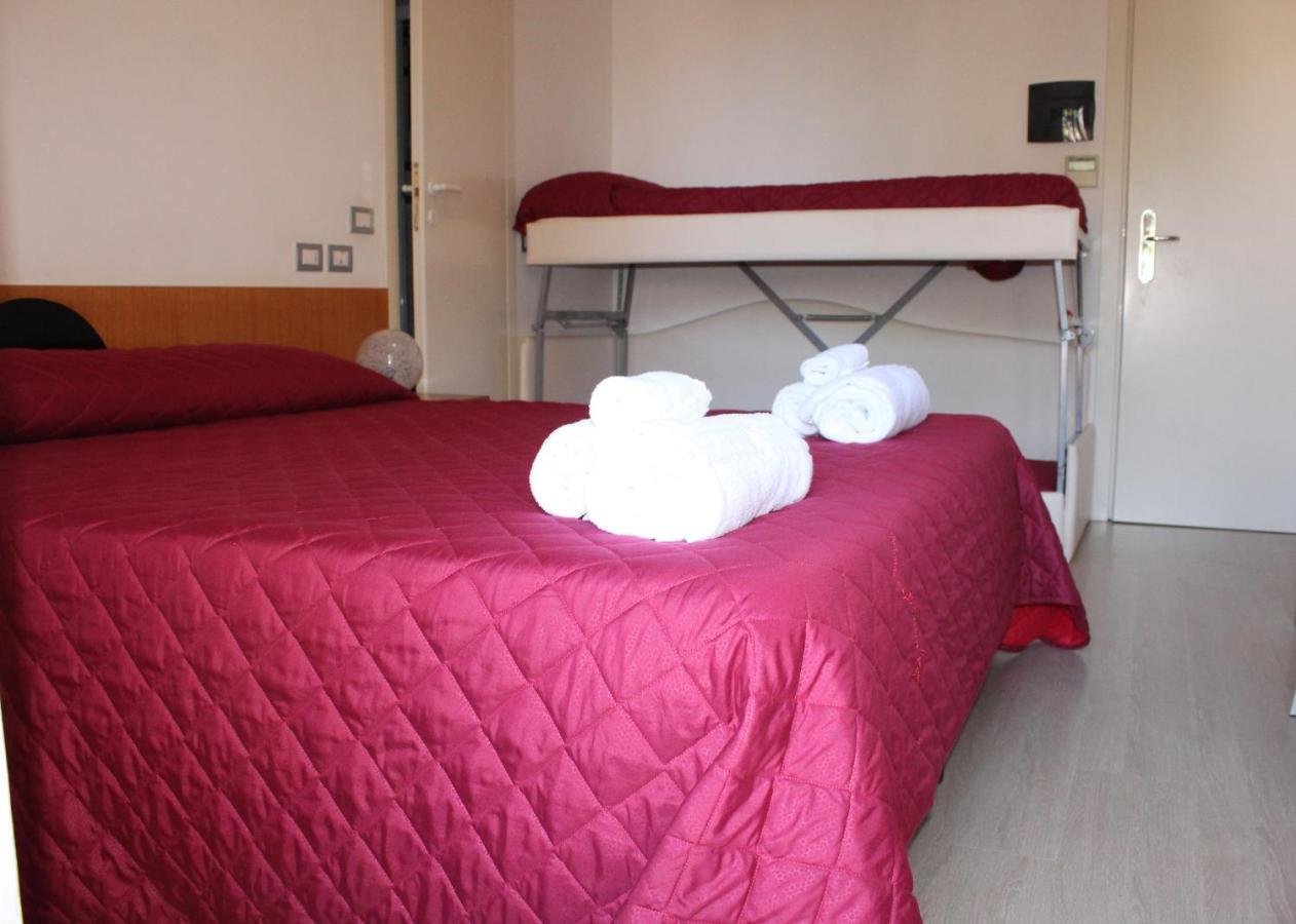 Hotel Morolli Rimini Bagian luar foto